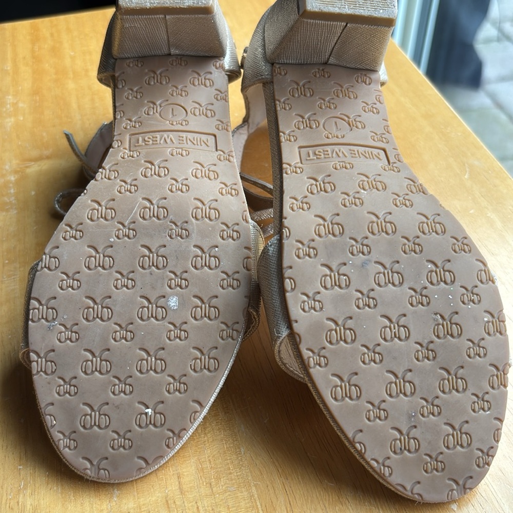 KIDS Nine West Elizabeth Shimmer gold dress shoes - Picture 10 of 11